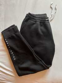 Czarne spodnie dresowe
