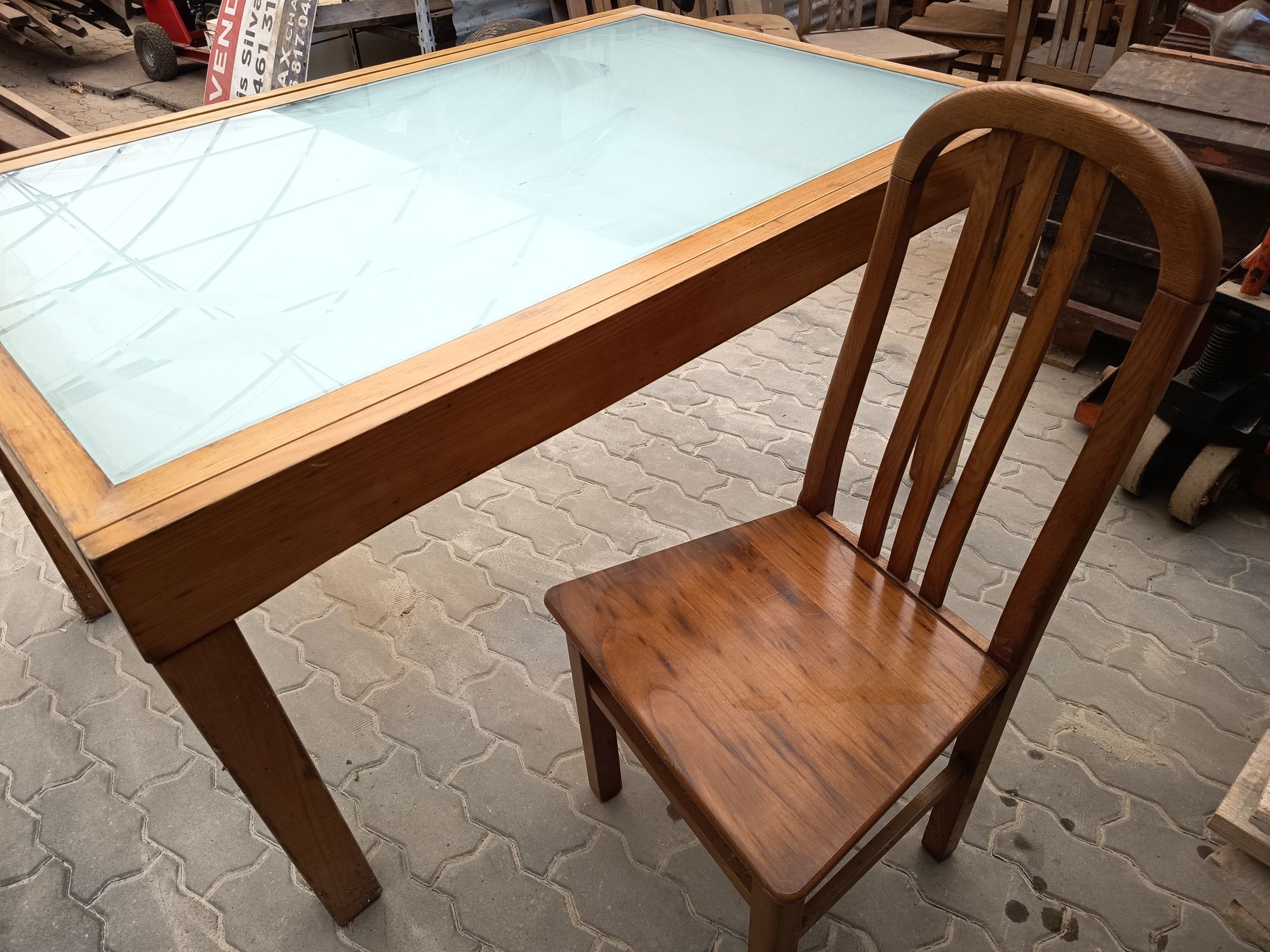 Mesa extensível com cadeiras