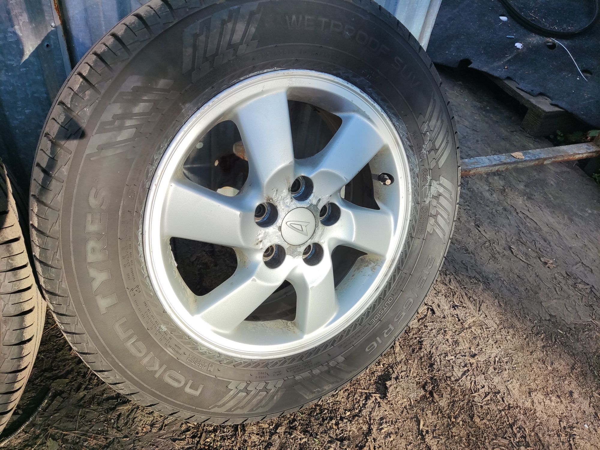 Шини Nokian Suv 215 65 R16 рік 2022