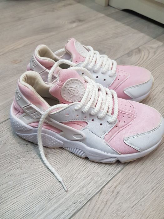 Рожеві кросівки Nike Huarache Run