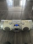 Boombox JVC. RV - NB51W