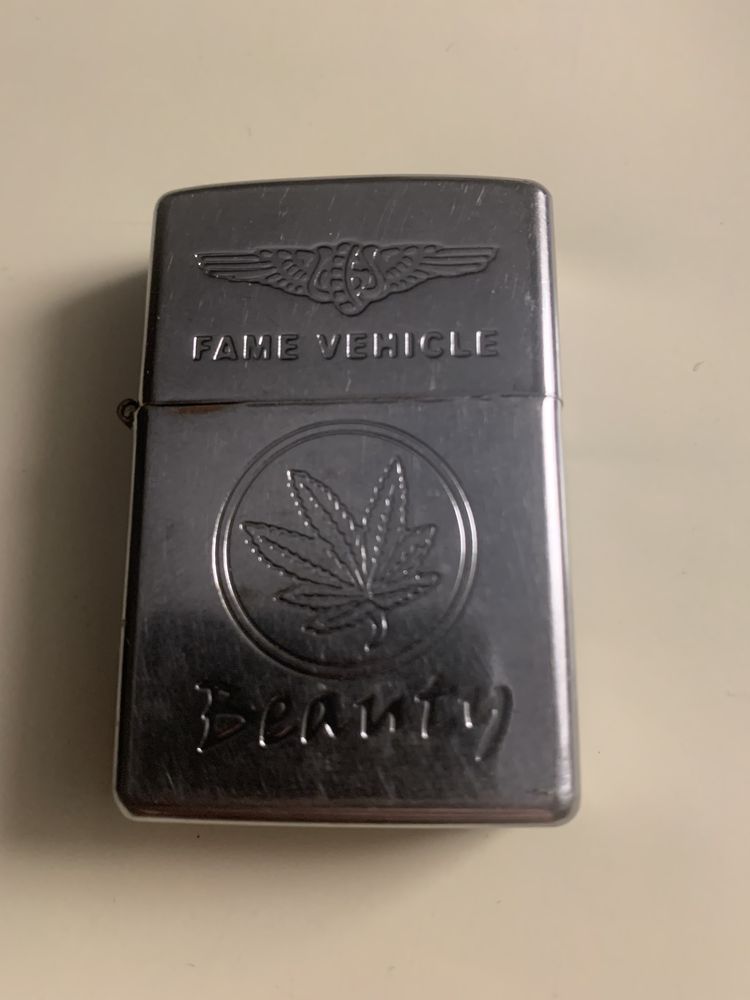 Бензиновая зажигалка