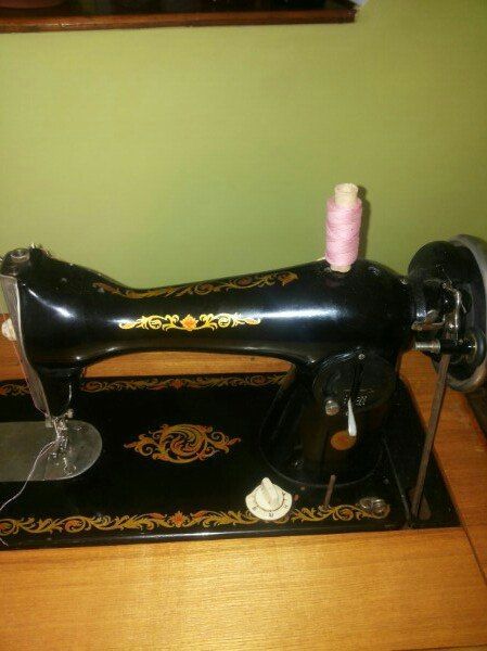 Швейная машинка ПМЗ с ножным приводом