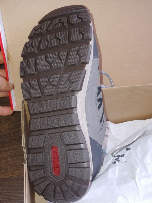 Nowe buty sneakersy Rieker szare, skóra r. 42  Idealne do pracy