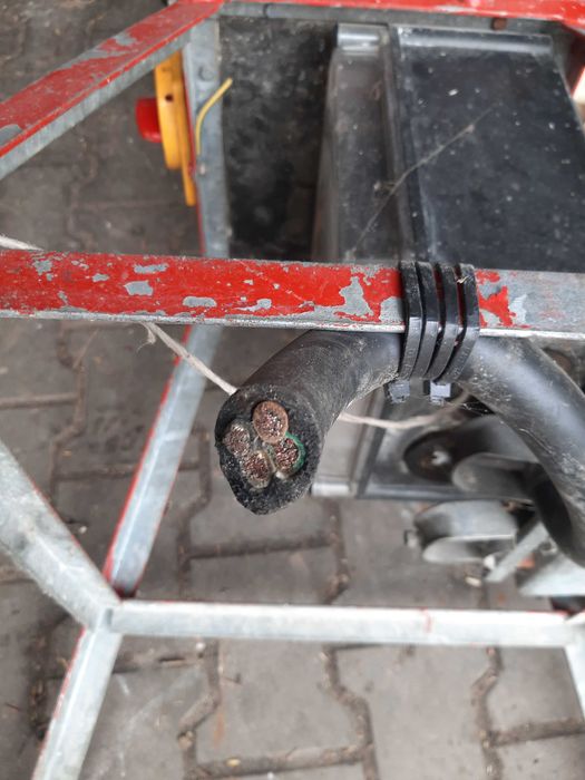 skrzynka rozdzielcza z przewodem  linka  40 mb 4 żyły 760 V