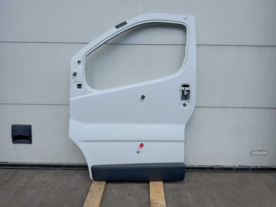 Двері передні ліві водійські Рено Трафік 2\Віваро