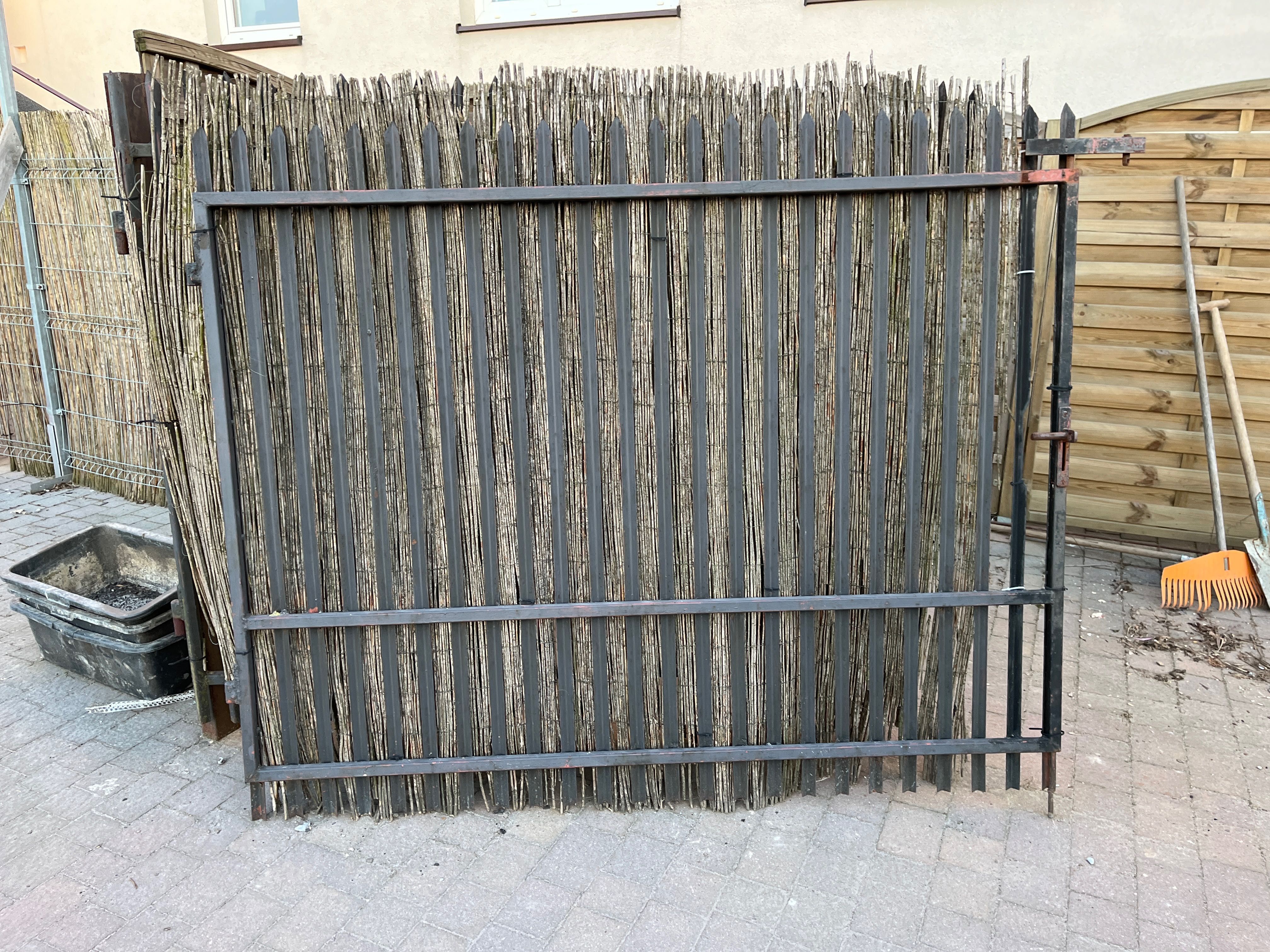 Solidna brama wjazdowa używana 165 cm x 4 m
