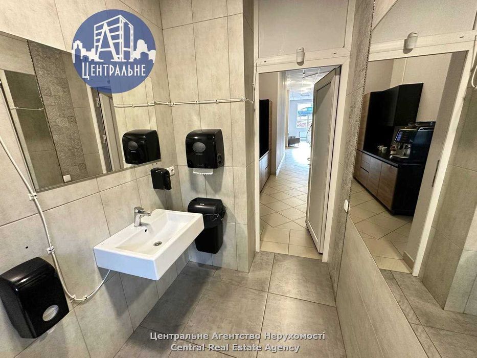 Оренда просторого кабінетного офісного приміщення в центрі, 8€/м.кв.