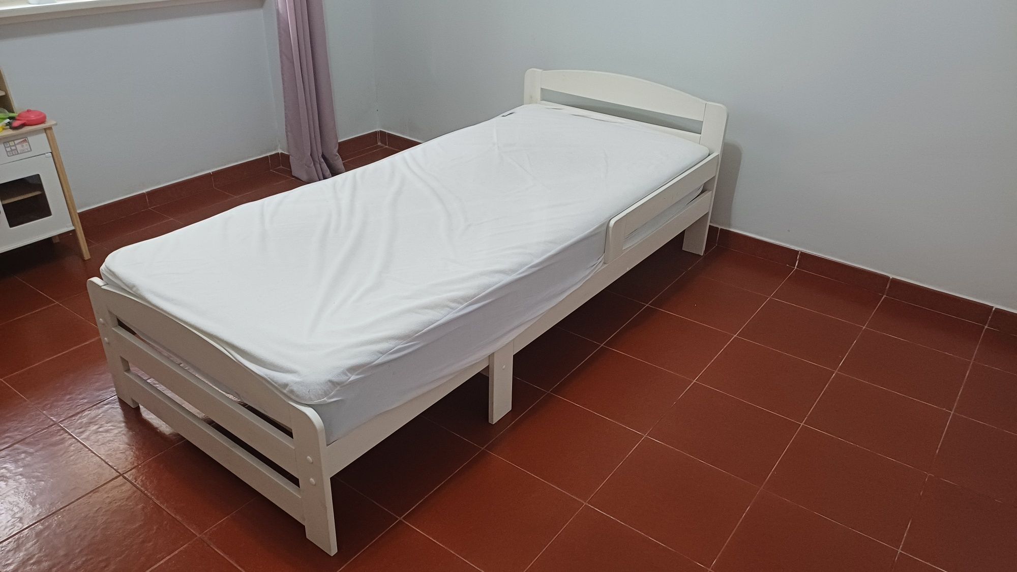 Cama singular branca