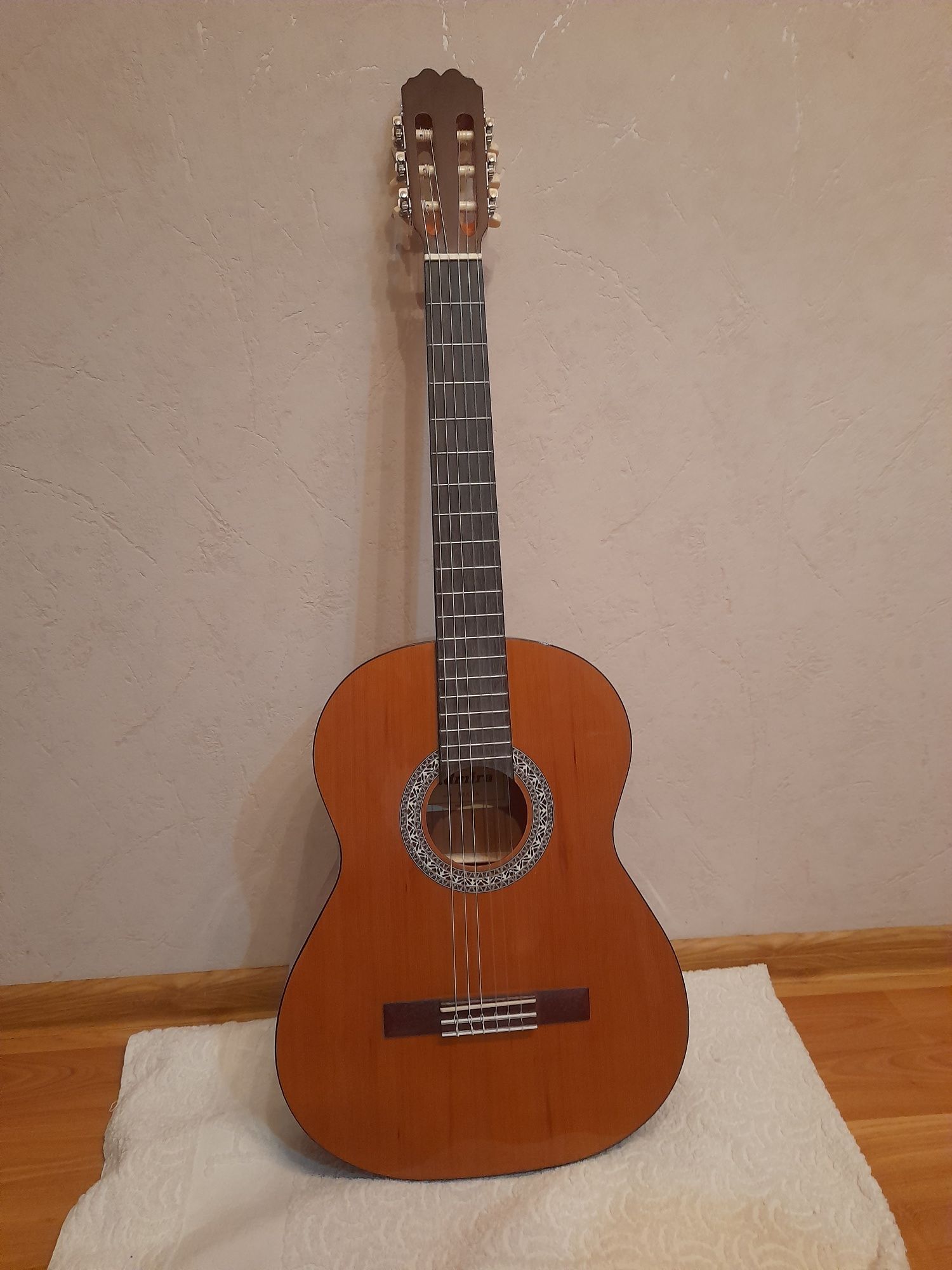 Sprzedam gitarę klasyczną