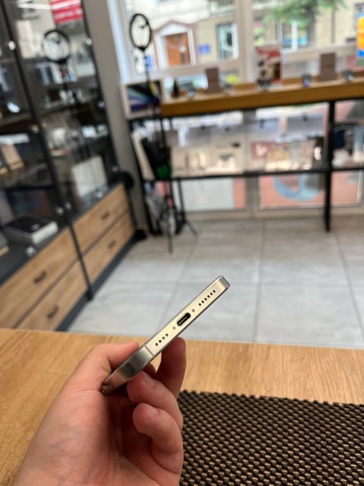 Apple iPhone 16 Pro Max 256gb e-sim White Titanium