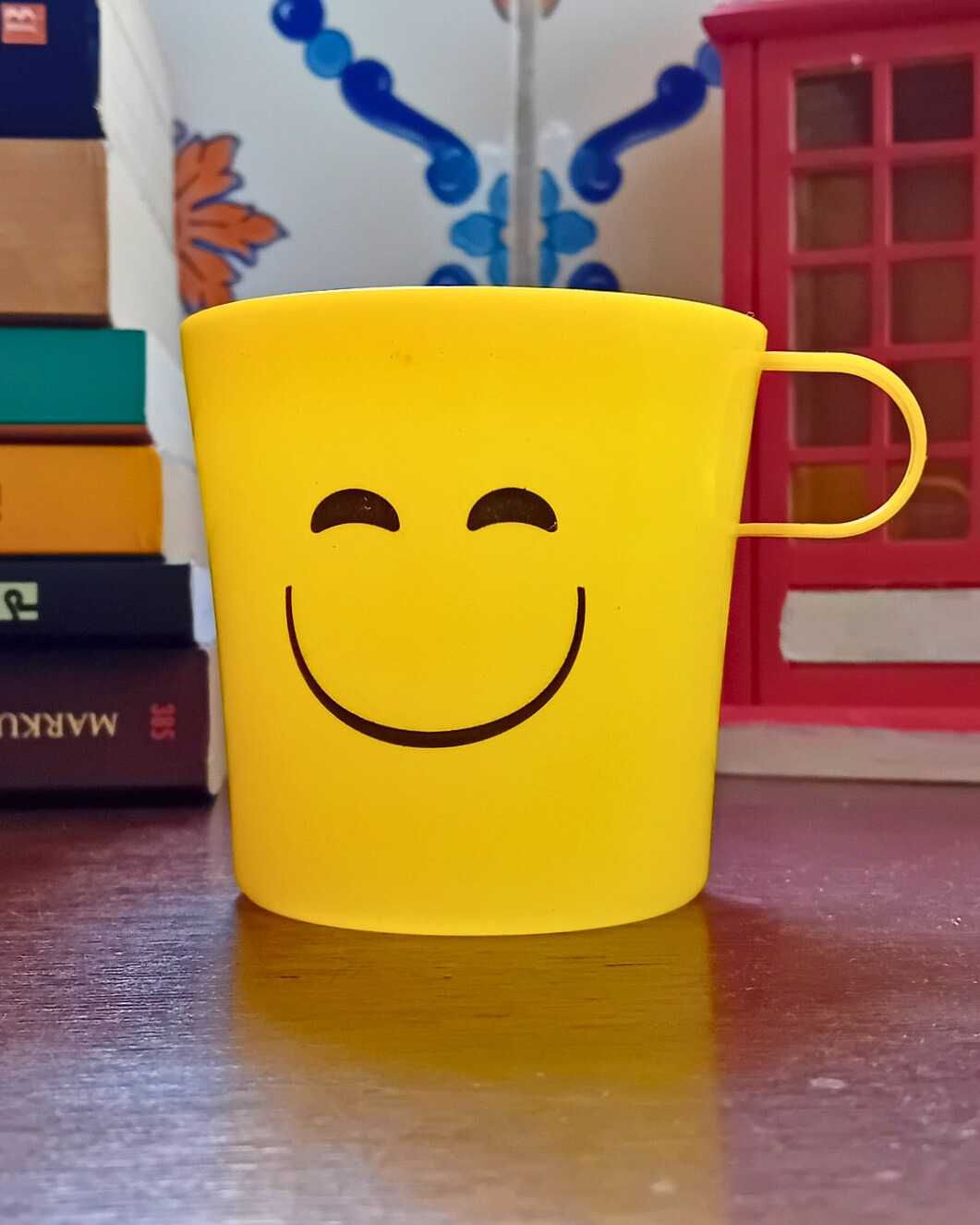 Caneca Plástica Amarela – Emoji Sorridente