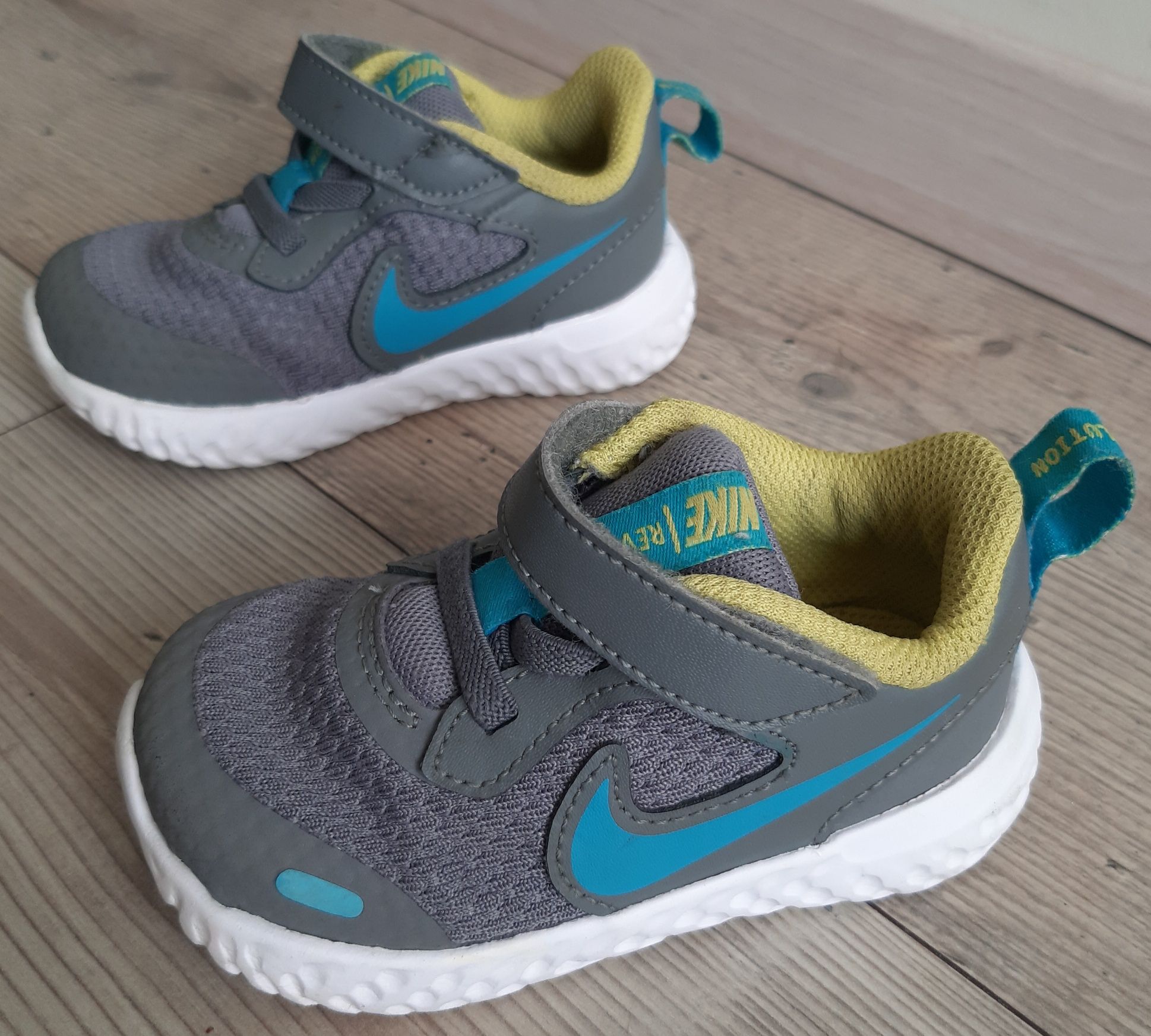 Кросівки NIKE (р.21)