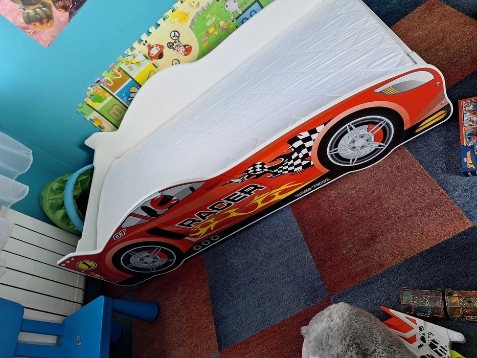 Łóżko w kształcie samochodu
