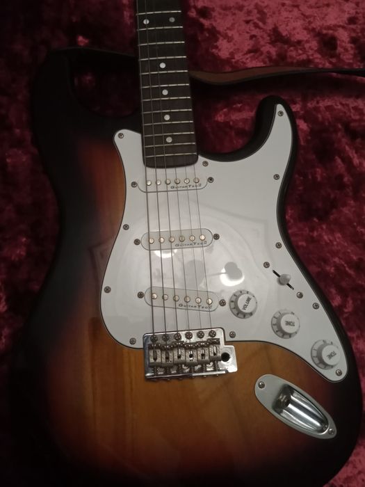 Электрогитару красивую современную на синтезатор б. у. обмен!