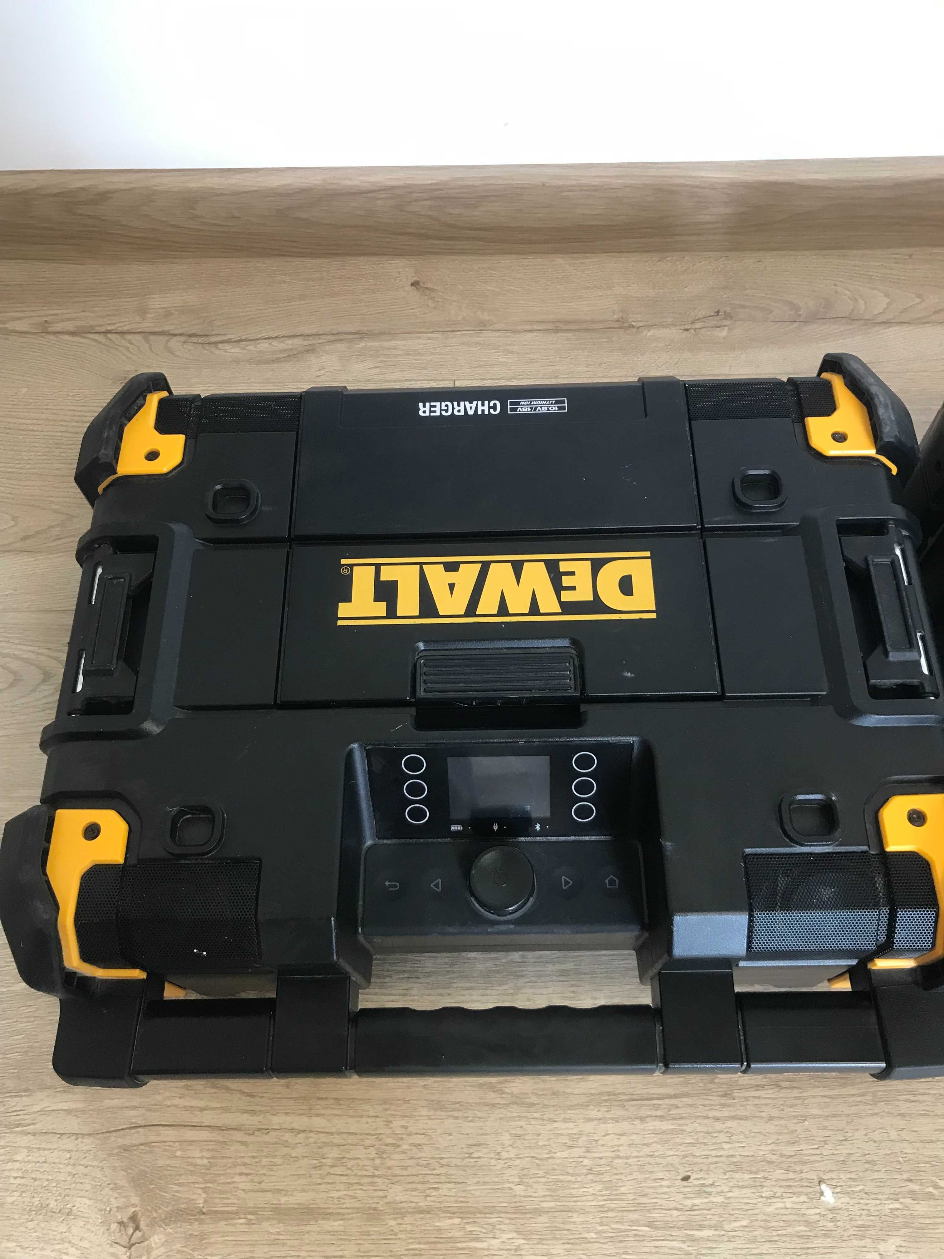 Радіоприймач-зарядний пристрій DeWALT DWST1-81079 GB з Англії
