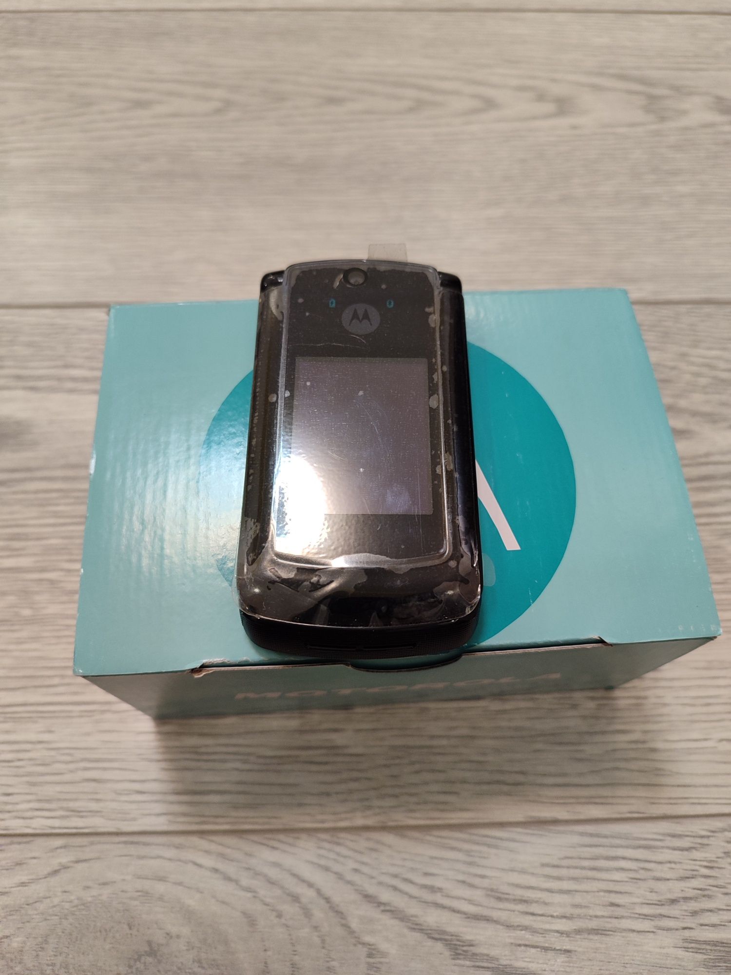 Мобильный телефон Motorola V8 Black/Gold 2gb