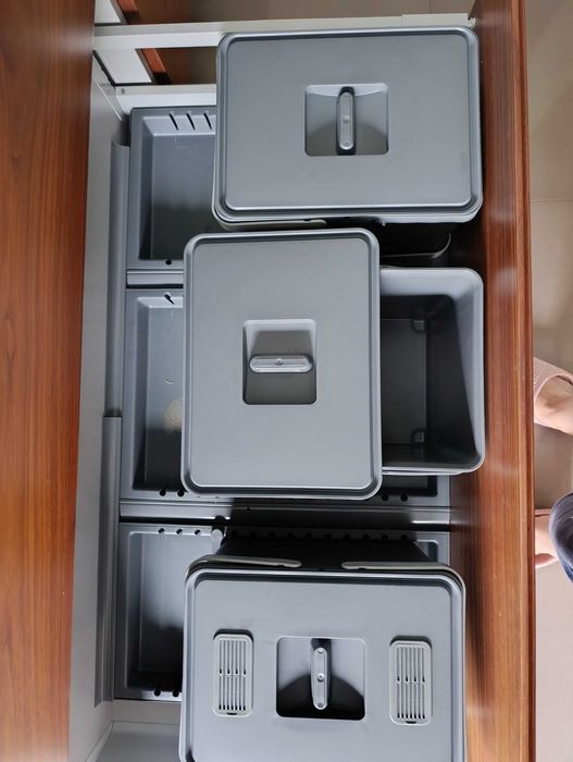 Trio caixotes do lixo