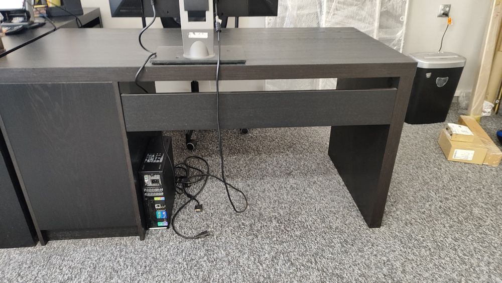 Biurko Ikea malm czarnobrązowe 140x65