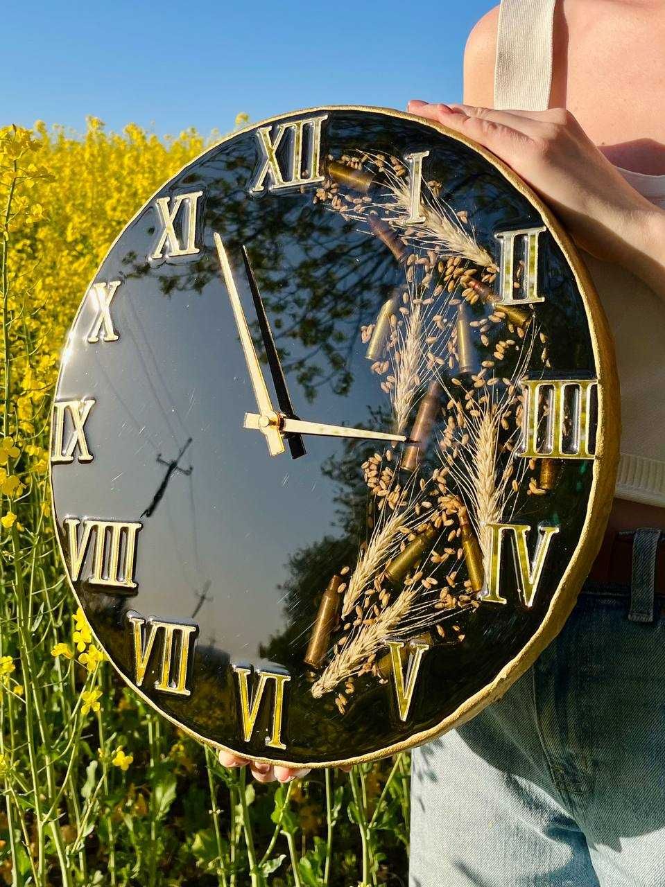 Годинник з епоксидної смоли, з гільзами , колосками