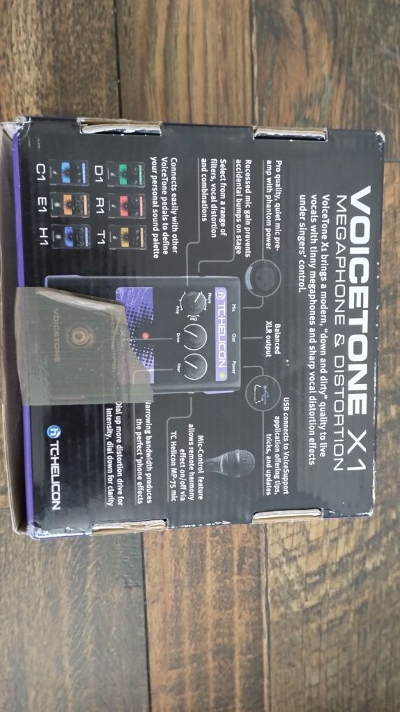 Вокальна педаль, дісторшн TC-Helicon VoiceTone X1