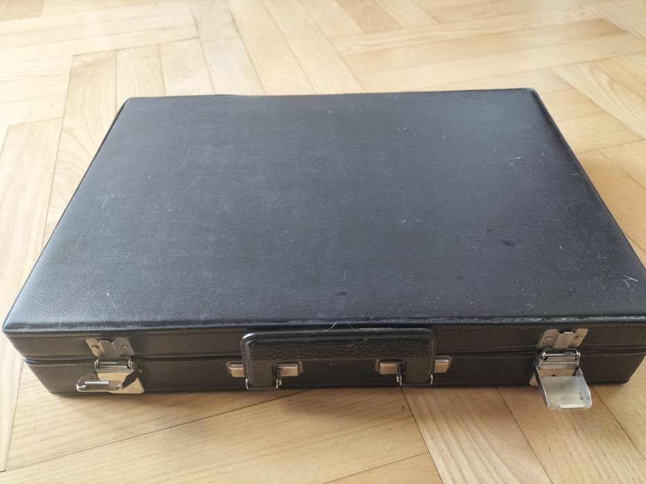 Ретро чемодан-дипломати, валізи