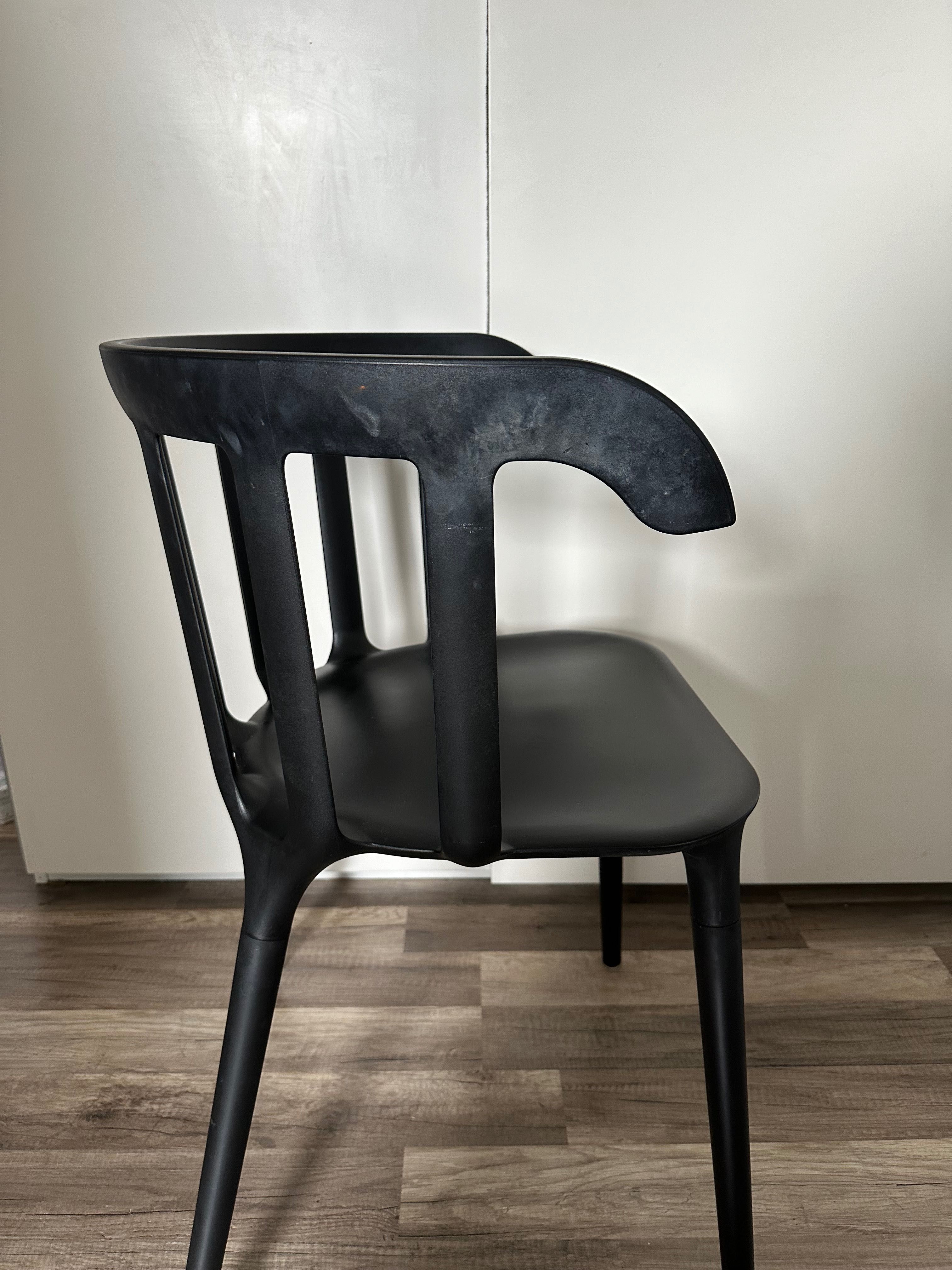 Czarne krzesło z podłokietnikiem Ikea