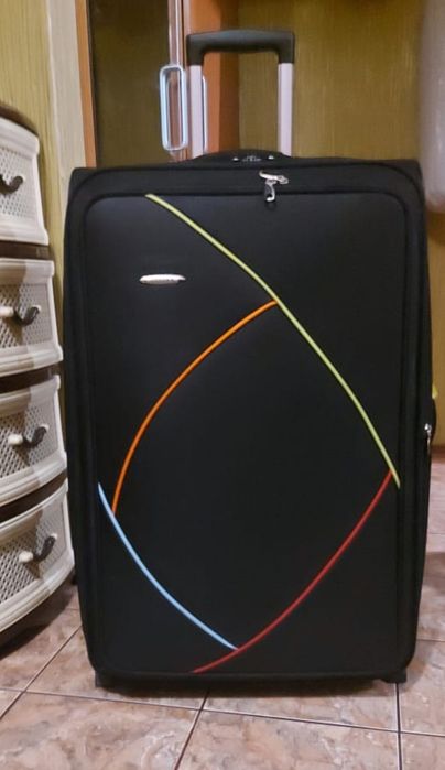 Продам велику валізу