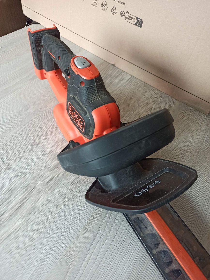 Nożyce akumulatorowe do żywopłotu Black+Decker 55cm 36V