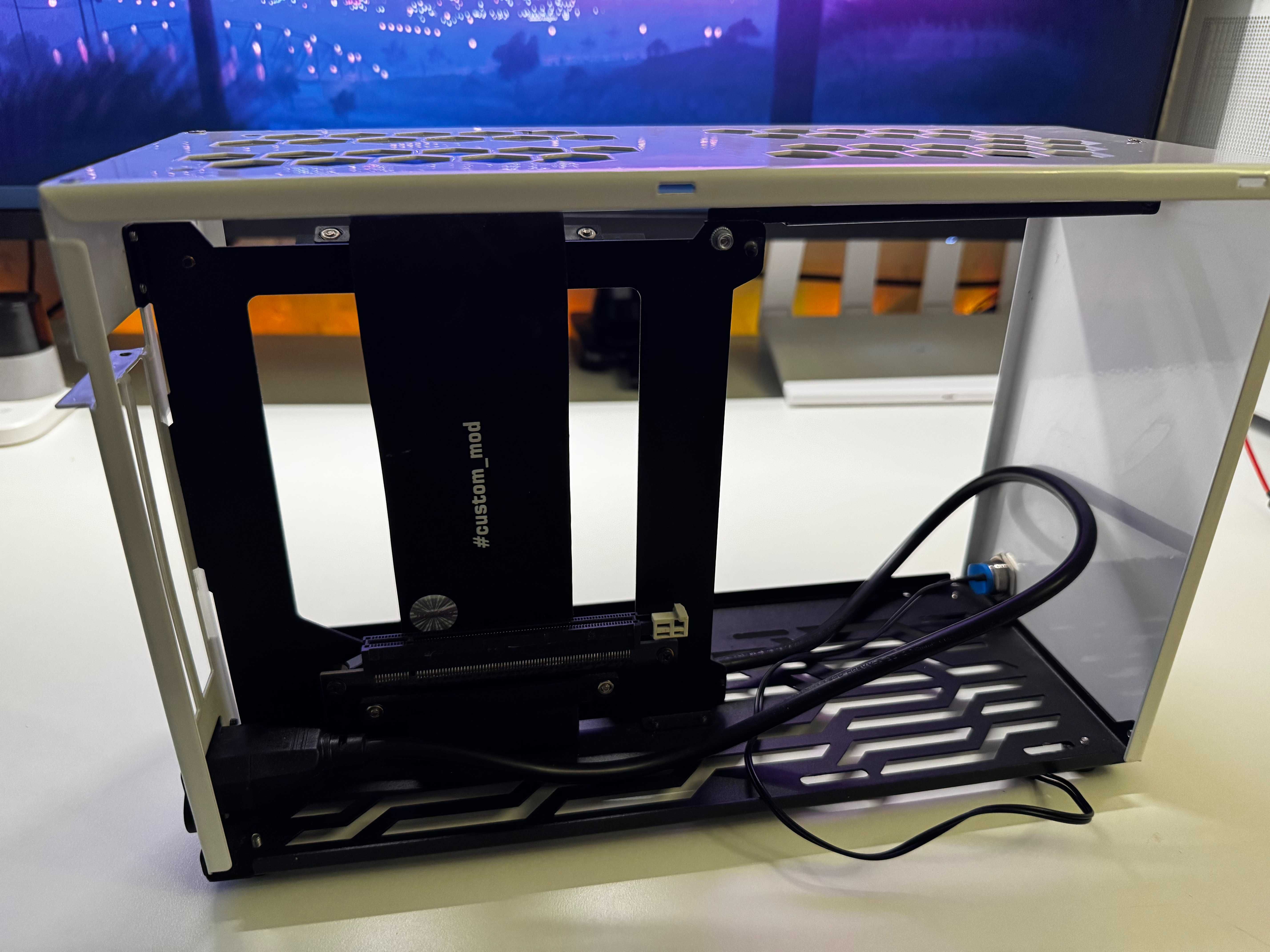 Корпус Custom Mod SX2 (7.5L, Mini-ITX) + PCIe 3.0 Riser