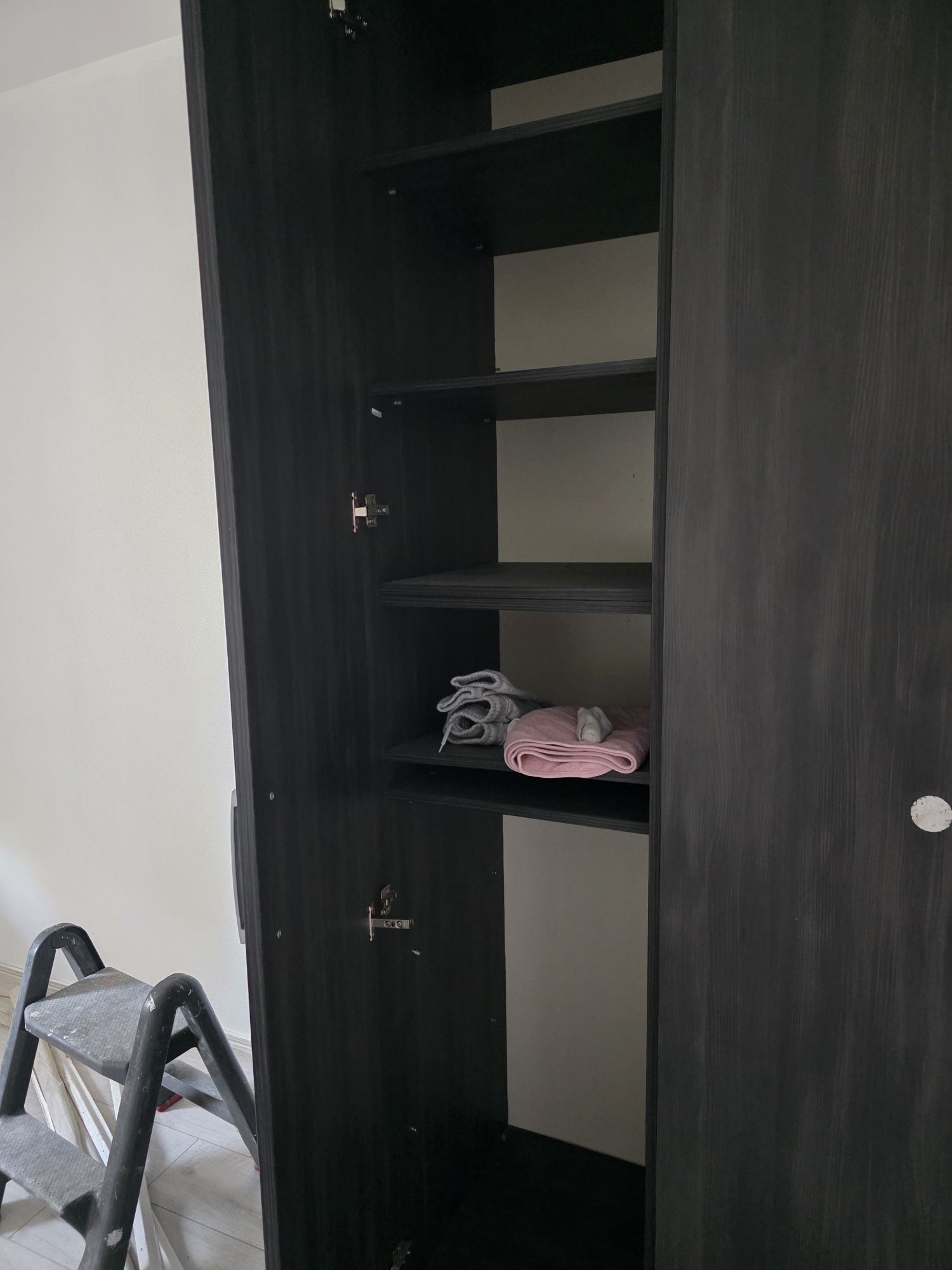 Meble do sypialni Szafa, szafka RTV, toaletka Czarne Stan bdb, Robione