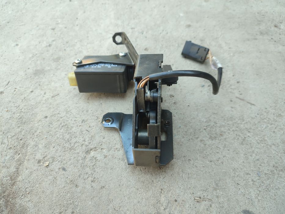 Продам замок стекла задней Ляды багажника на BMW e39 touring