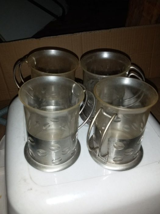 Стаканы в подстаканниках