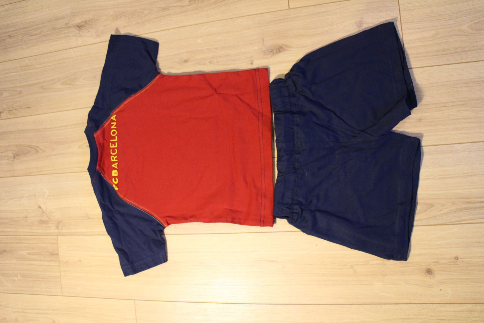Zestaw niemowlęcy FC Barcelona - koszulka i spodenki - 92