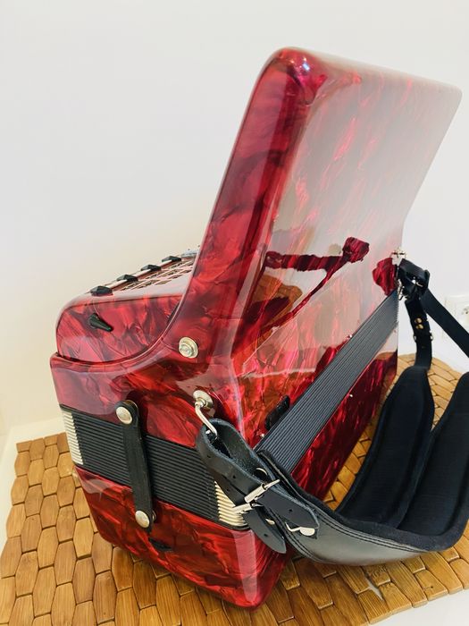 Akordeon Weltmeister Meteor 96 basów, 4 chóry. Bardzo ładny stan