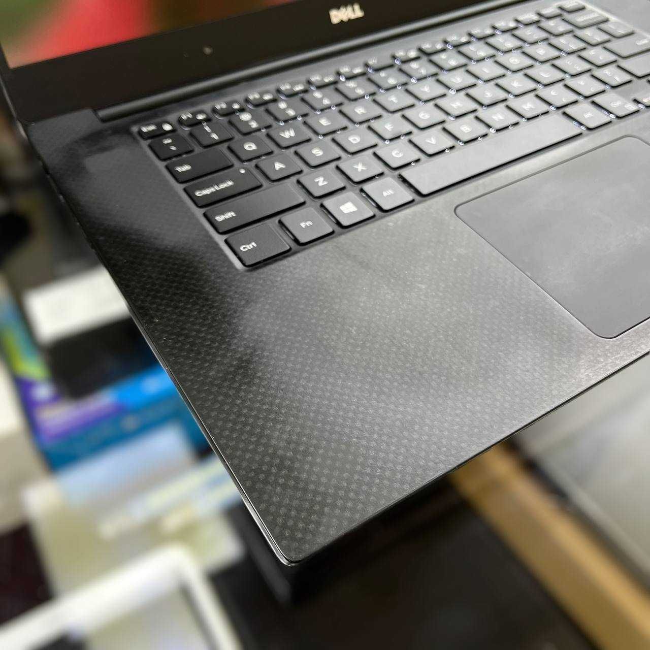 Ігровий DELL Precision 5520 FHD IPS Xeon E3 16RAM 512SSD Nvidia 4GB