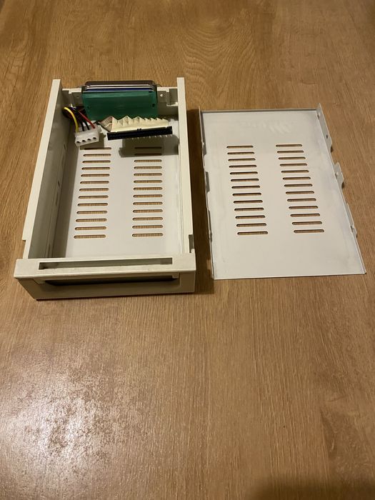 Kieszeń na dysk twardy 3,5” stara