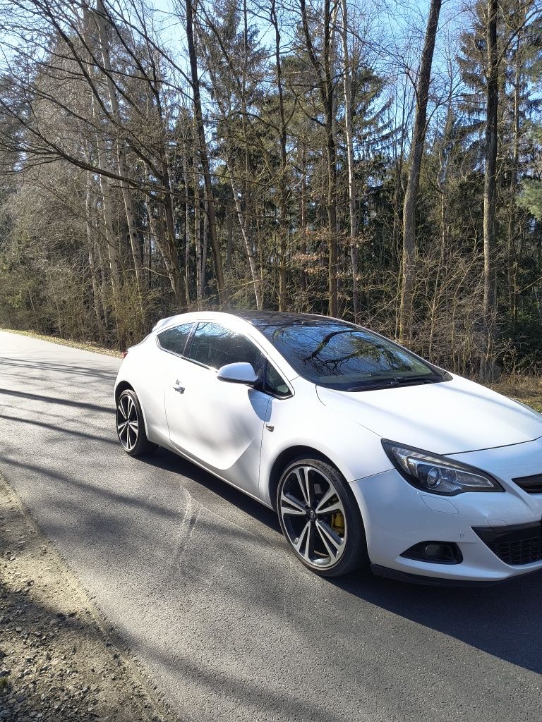 Opel Astra GTC 2.0