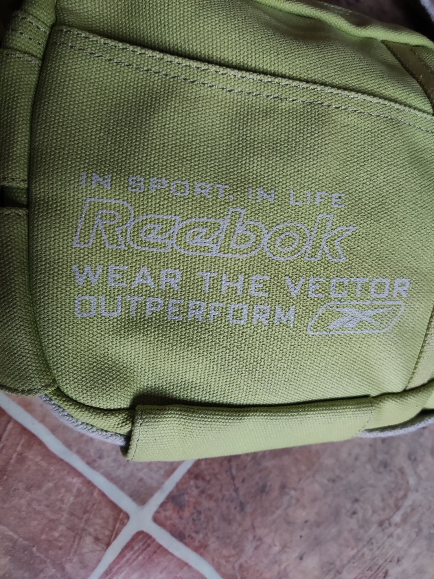 Bawełniana groszkowa torebka Reebok