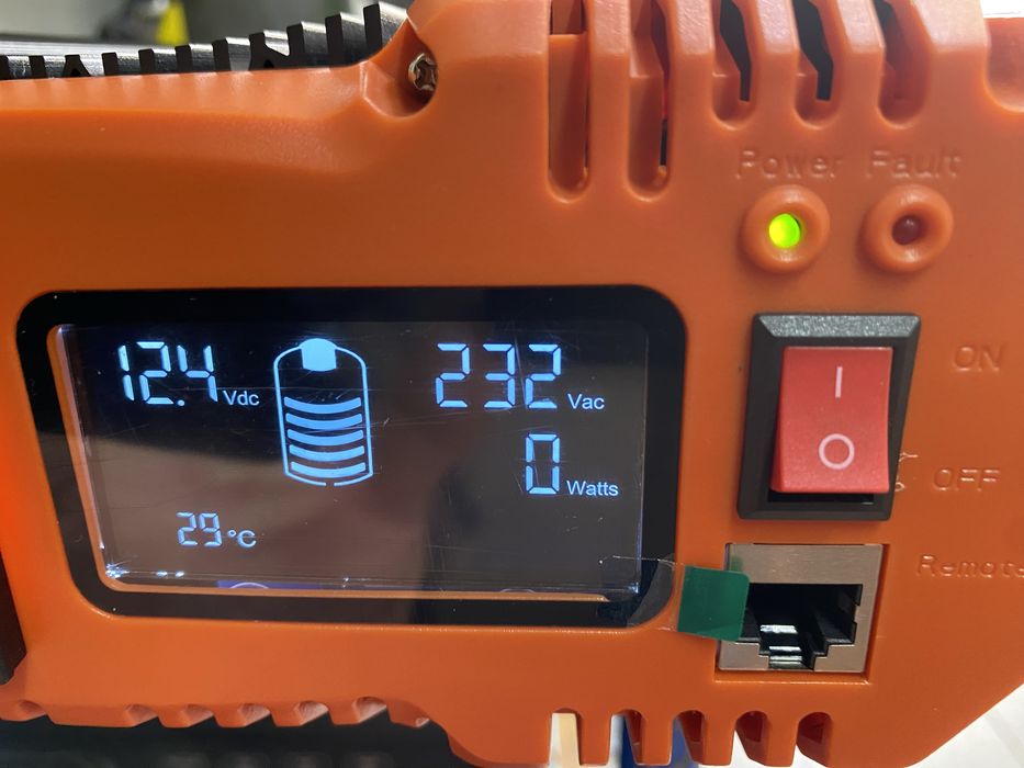 Продам інвертор перетворювач напруги 12v на 220v FCHAO 3000/6000