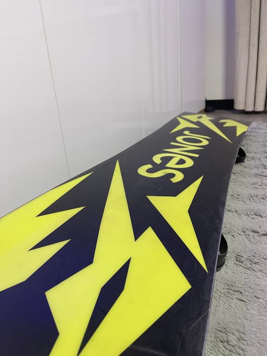 Deska snowboardowa jones