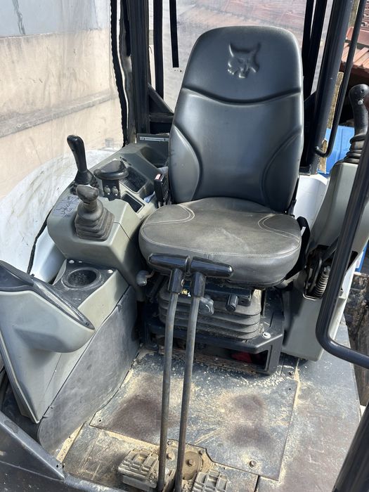 Bobcat escavadora E32