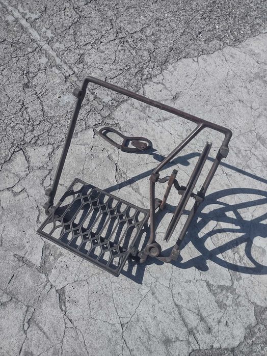Stalowy napęd nożny do starej maszyny do szycia