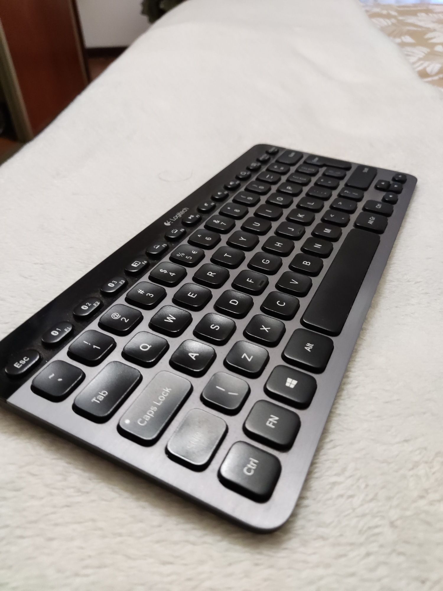 Logitech Bluetooth®  Teclado iluminado K810