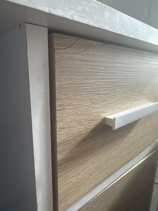 Biurko w kolorze białym