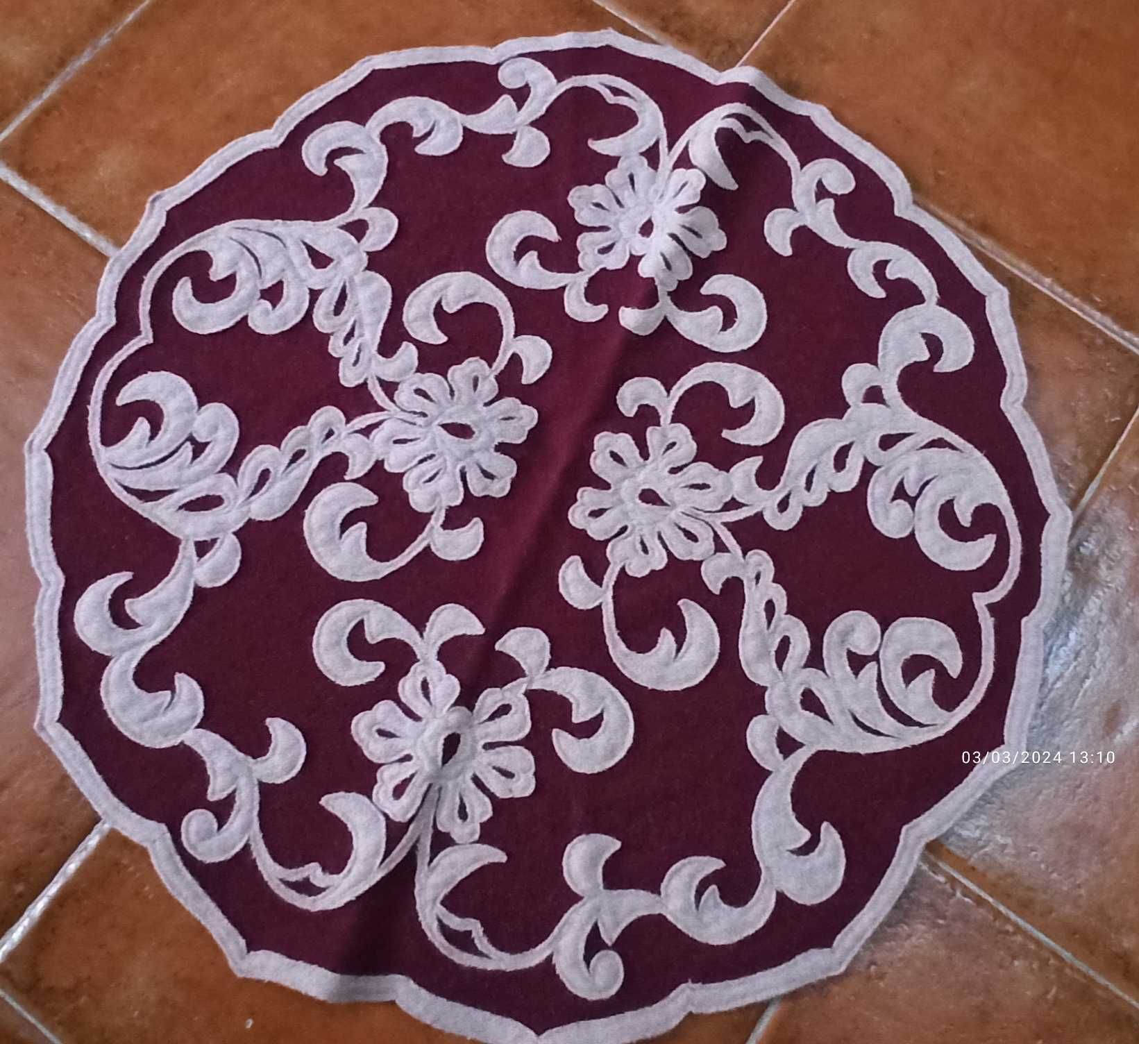 Pano Camilha Redondo, com bordado tradicional de Nisa, artesanal