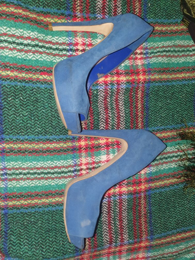 Sapatos salto azuis lefties