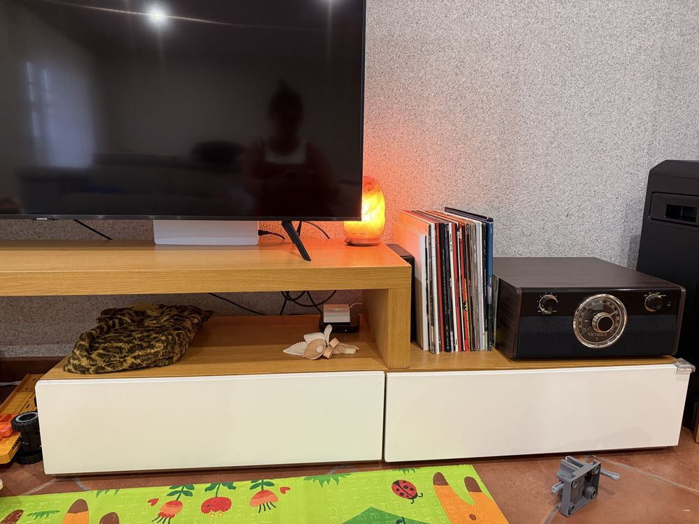 Movél de TV em carvalho e lacado em branco