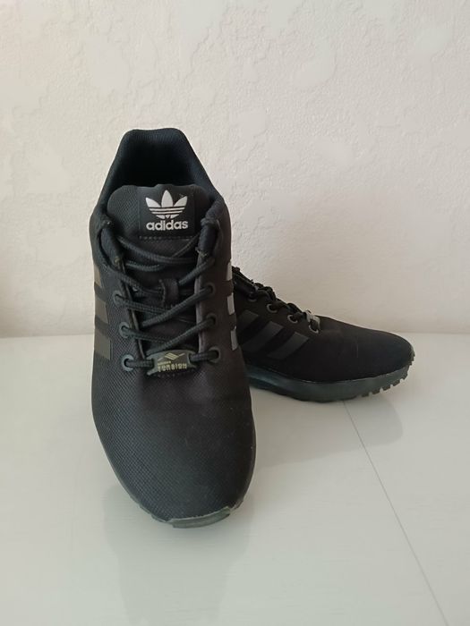 Стильні кросівки Adidas Torsion