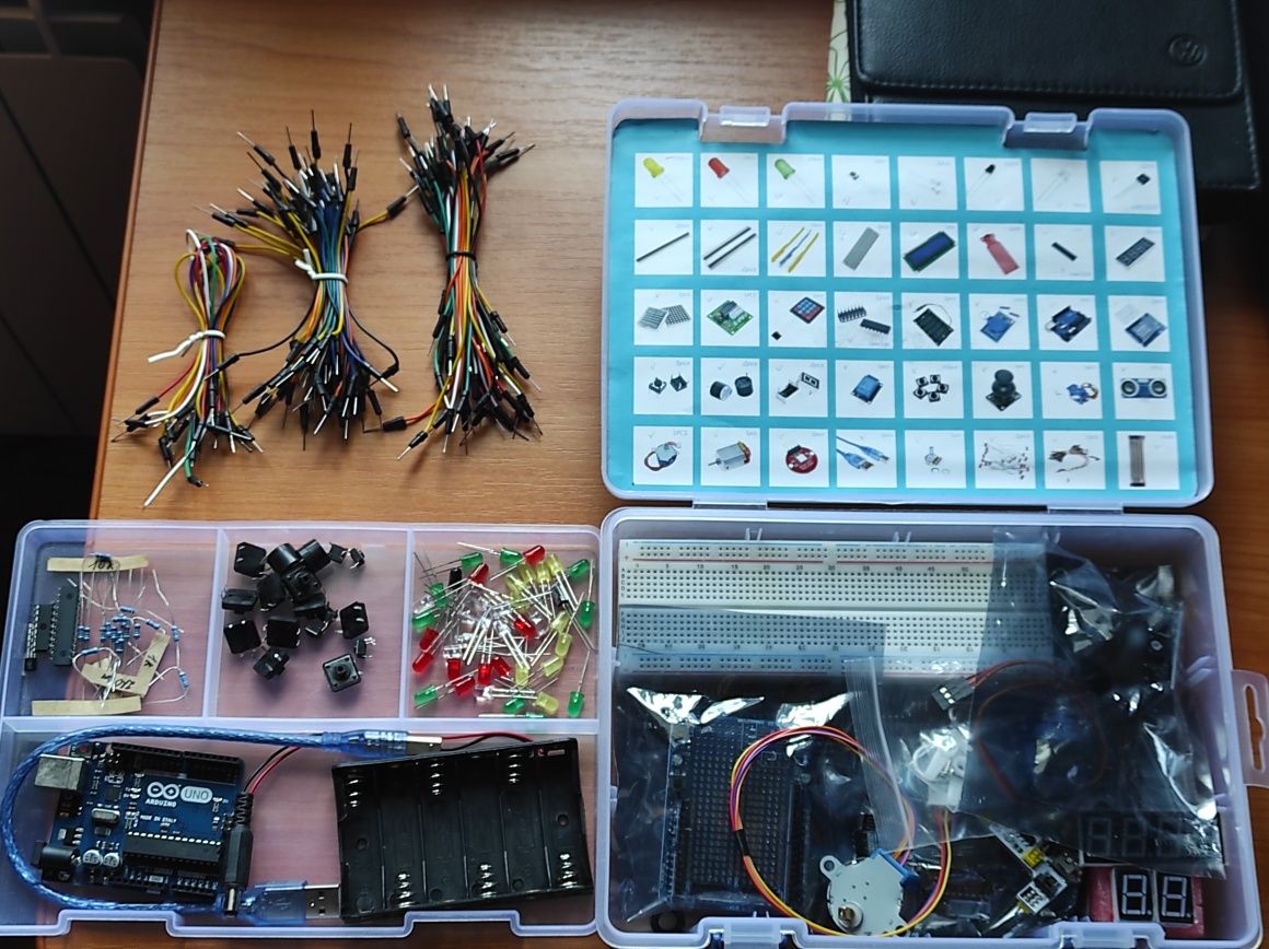 Arduino Uno R3 Старт. Набір в кейсі. В подарунок додаткові плати.